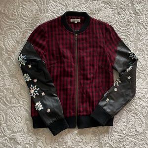 Bomber jacket by Glamorous size small. Very stylish! Pair it w/ black denim ♥️